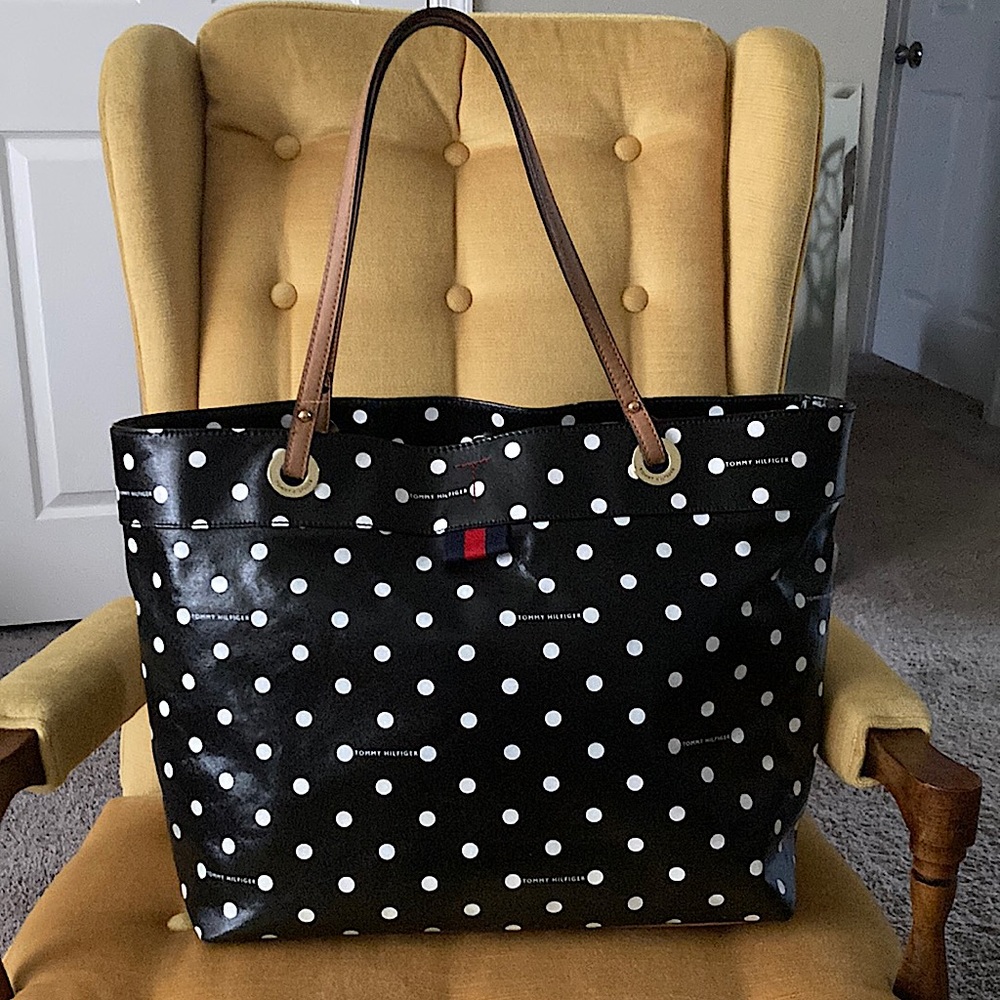 T H purse, in great condition: liner intact, leather handles.